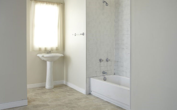 bathroom-before bathroom-before